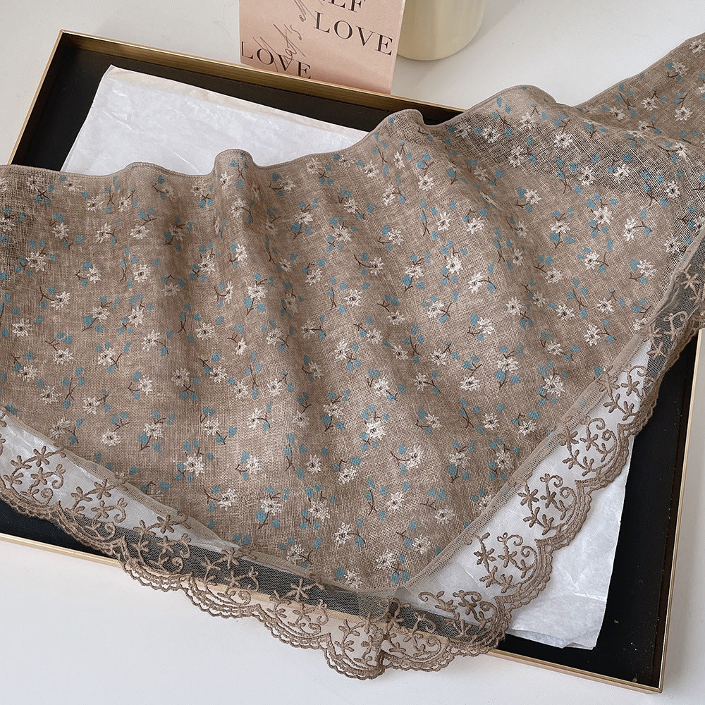 レースエッジラミートライアングルスカーフ 夏の旅スタイルに